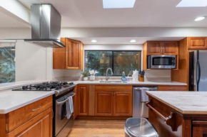 Timeless 3Br with Office near Redmond DT
